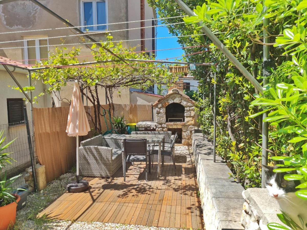 Holiday Place Veli Dvor - Vacation House With Private Garden In Old Town Пунат Экстерьер фото