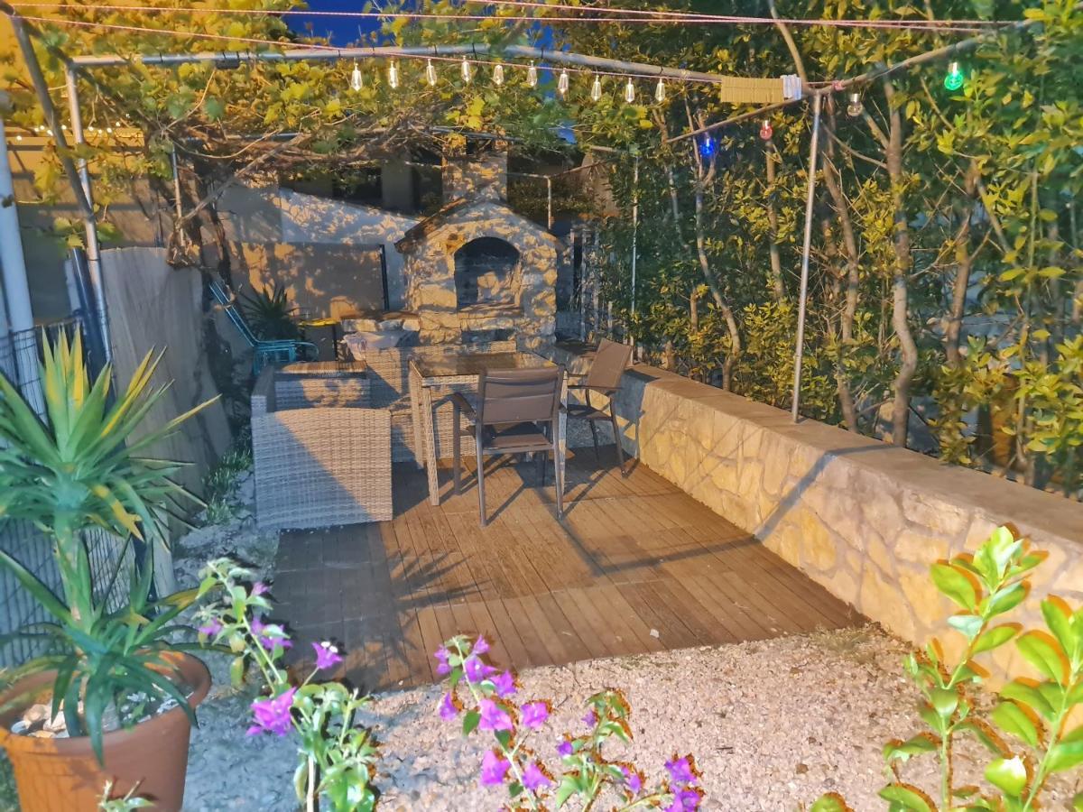 Holiday Place Veli Dvor - Vacation House With Private Garden In Old Town Пунат Экстерьер фото